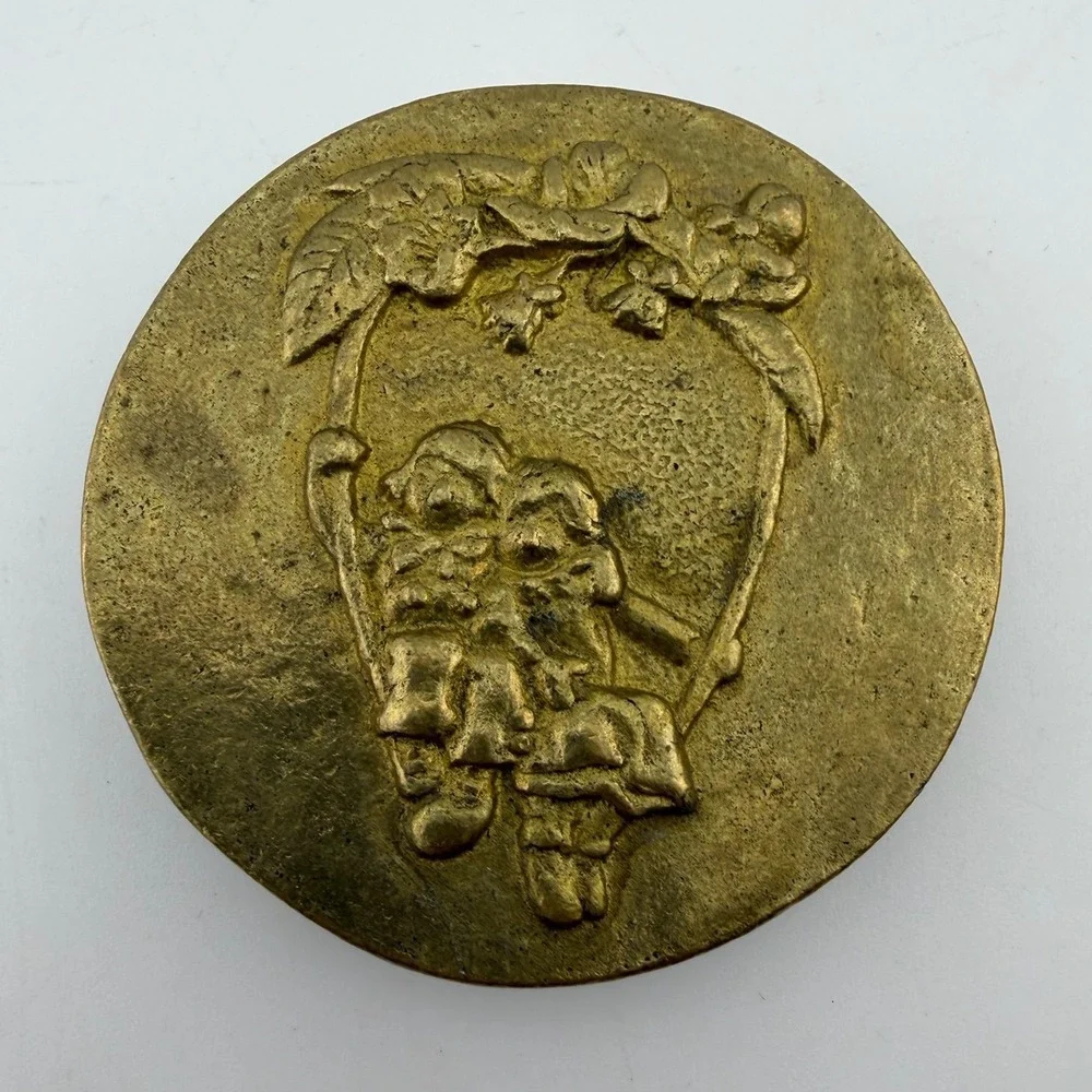 Vintage Belt Buckle Gold/Brass Tone Good Vintage Children Swing Round‎ Relief